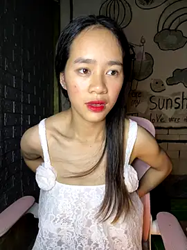 Snapshot of TiNa_04 chatting on 09/17/25, 09:22 TiNa 04 online show from 09/17/25, 09:22