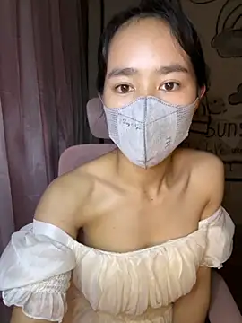 Snapshot of TiNa_04 chatting on 10/11/25, 10:36 TiNa 04 online show from 10/11/25, 10:36