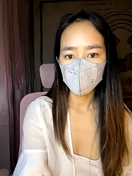 Snapshot of TiNa_04 chatting on 10/16/25, 10:33 TiNa 04 online show from 10/16/25, 10:33