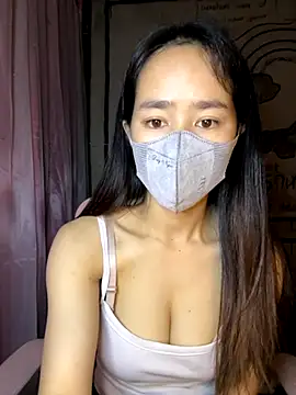 Snapshot of TiNa_04 chatting on 10/18/25, 12:35 TiNa 04 online show from 10/18/25, 12:35