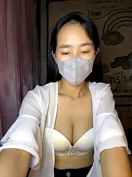 Snapshot of TiNa_04 chatting on 10/19/25, 10:21 TiNa 04 online show from 10/19/25, 10:21