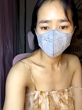 Snapshot of TiNa_04 chatting on 10/20/25, 10:43 TiNa 04 online show from 10/20/25, 10:43