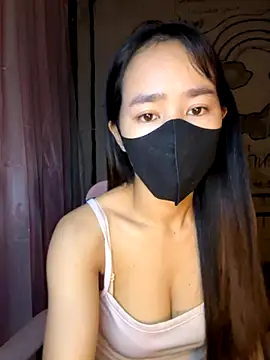 Snapshot of TiNa_04 chatting on 10/25/25, 12:18 TiNa 04 online show from 10/25/25, 12:18