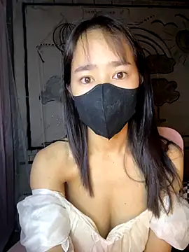 Snapshot of TiNa_04 chatting on 11/12/25, 10:41 TiNa 04 online show from 11/12/25, 10:41