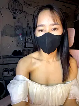 Snapshot of TiNa_04 chatting on 11/13/25, 11:03 TiNa 04 online show from 11/13/25, 11:03