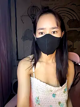 Snapshot of TiNa_04 chatting on 11/17/25, 11:21 TiNa 04 online show from 11/17/25, 11:21