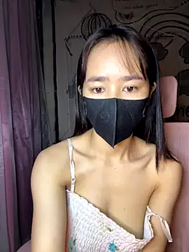 Snapshot of TiNa_04 chatting on 12/04/25, 12:31 TiNa 04 online show from 12/04/25, 12:31