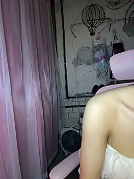 Snapshot of TiNa_04 chatting on 12/16/25, 12:26 TiNa 04 online show from 12/16/25, 12:26