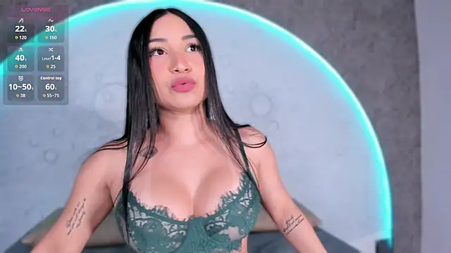 Snapshot of ReinaChloe chatting on 09/30/25, 04:56 ReinaChloe online show from 09/30/25, 04:56