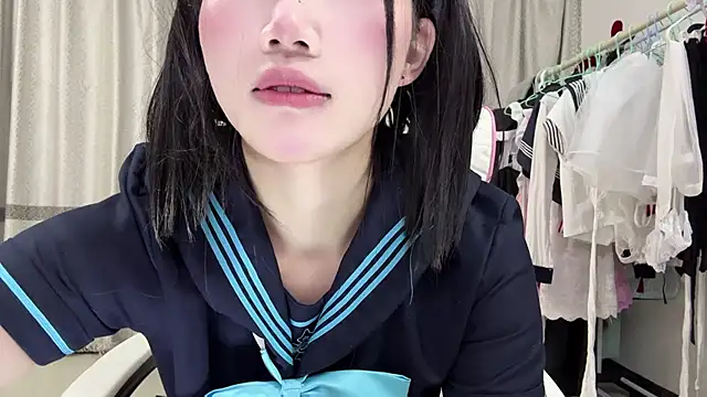 Snapshot of Yiyi-707 chatting on 10/19/25, 11:33 Yiyi-707 online show from 10/19/25, 11:33