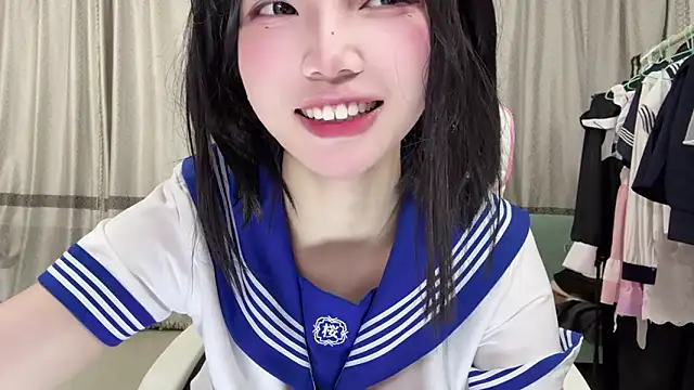 Snapshot of Yiyi-707 chatting on 10/20/25, 11:21 Yiyi-707 online show from 10/20/25, 11:21
