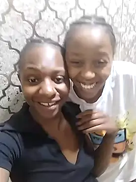 Snapshot of LonelyQueenxx25 chatting on 09/24/25, 03:37 LonelyQueenxx25 online show from 09/24/25, 03:37