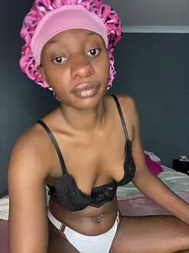 LonelyQueenxx25 online show from 02/01/26, 06:17