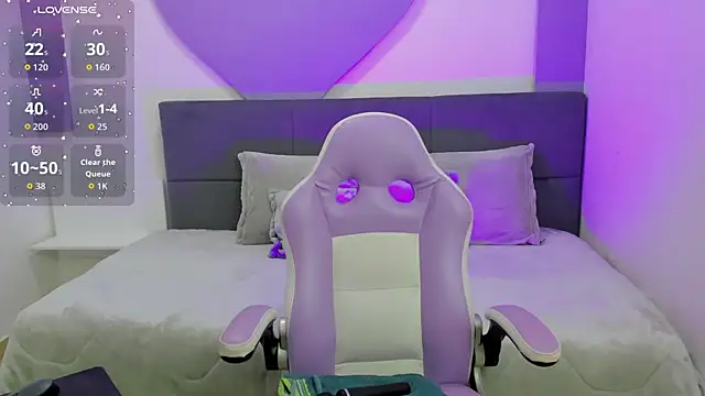 Snapshot of violetta_skinny chatting on 09/20/25, 10:16 violetta skinny online show from 09/20/25, 10:16