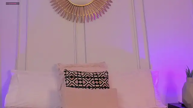CharlotteBrownn  online show from 07/01/26, 12:23