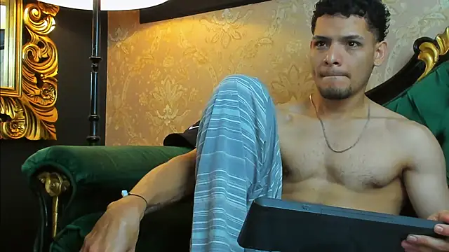 AlessandroKiing online show from 07/18/26, 02:16