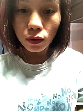 Snapshot of QuingLin chatting on 09/24/25, 04:05 QuingLin online show from 09/24/25, 04:05