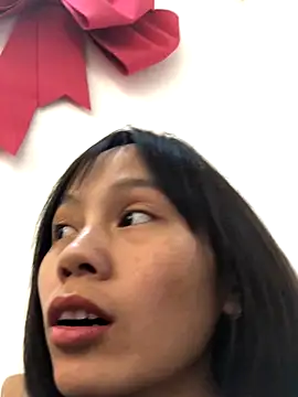 Snapshot of QuingLin chatting on 10/16/25, 11:44 QuingLin online show from 10/16/25, 11:44