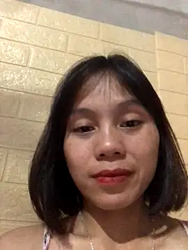 Snapshot of QuingLin chatting on 10/17/25, 05:04 QuingLin online show from 10/17/25, 05:04