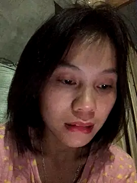 Snapshot of QuingLin chatting on 10/19/25, 02:40 QuingLin online show from 10/19/25, 02:40