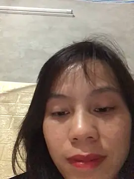 Snapshot of QuingLin chatting on 10/25/25, 10:37 QuingLin online show from 10/25/25, 10:37