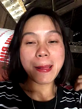 Snapshot of QuingLin chatting on 10/30/25, 07:43 QuingLin online show from 10/30/25, 07:43