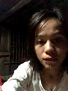 Snapshot of QuingLin chatting on 10/31/25, 10:33 QuingLin online show from 10/31/25, 10:33