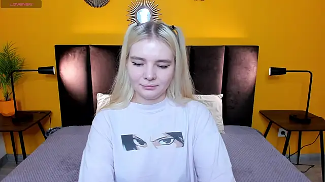 Snapshot of RuthBryant chatting on 11/05/25, 01:05 RuthBryant online show from 11/05/25, 01:05