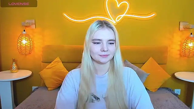 Snapshot of RuthBryant chatting on 11/15/25, 12:41 RuthBryant online show from 11/15/25, 12:41