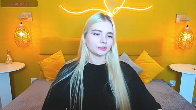 Snapshot of RuthBryant chatting on 11/16/25, 01:00 RuthBryant online show from 11/16/25, 01:00