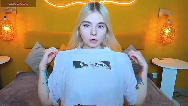 Snapshot of RuthBryant chatting on 11/21/25, 12:32 RuthBryant online show from 11/21/25, 12:32