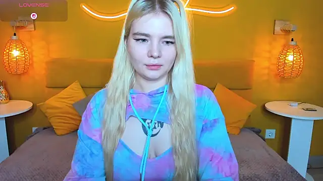 Snapshot of RuthBryant chatting on 11/22/25, 12:31 RuthBryant online show from 11/22/25, 12:31