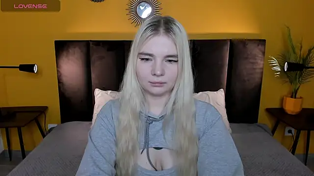 Snapshot of RuthBryant chatting on 11/25/25, 12:32 RuthBryant online show from 11/25/25, 12:32