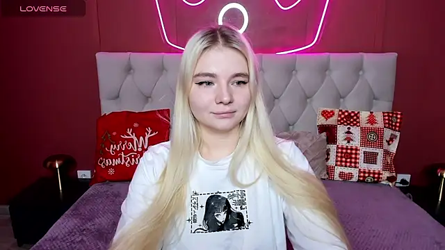 Snapshot of RuthBryant chatting on 12/01/25, 12:37 RuthBryant online show from 12/01/25, 12:37