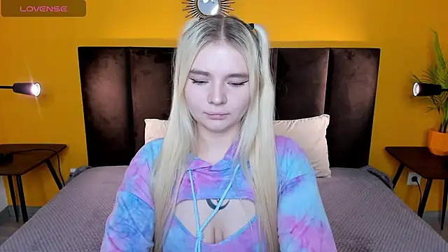 Snapshot of RuthBryant chatting on 12/02/25, 12:49 RuthBryant online show from 12/02/25, 12:49