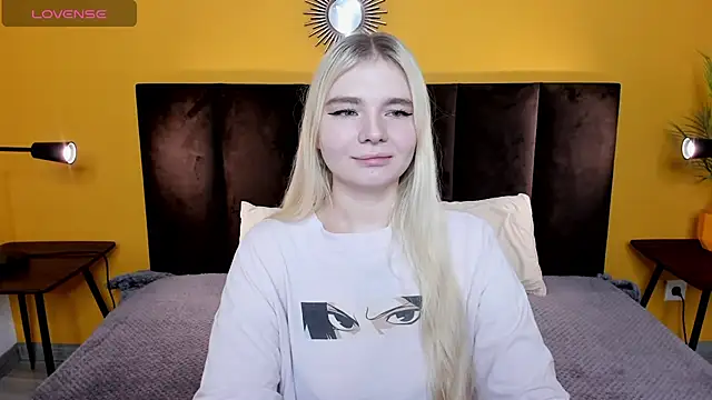 Snapshot of RuthBryant chatting on 12/05/25, 12:41 RuthBryant online show from 12/05/25, 12:41