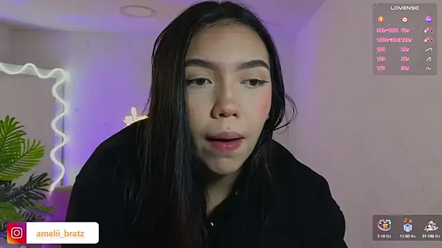 Snapshot of Ameliiaa_tay chatting on 10/18/25, 11:33 Ameliiaa tay online show from 10/18/25, 11:33