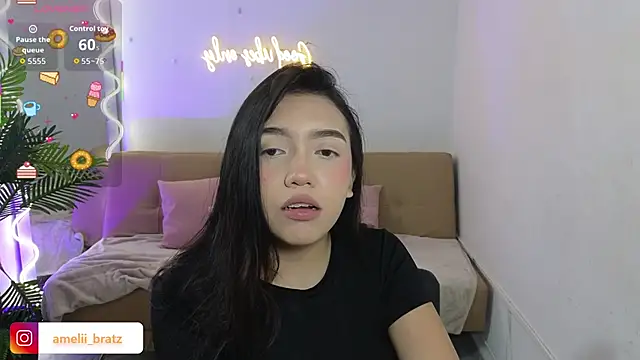 Snapshot of Ameliiaa_tay chatting on 10/22/25, 11:32 Ameliiaa tay online show from 10/22/25, 11:32