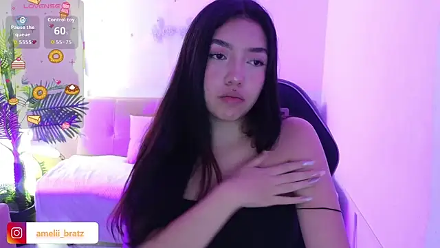 Snapshot of Ameliiaa_tay chatting on 11/12/25, 11:43 Ameliiaa tay online show from 11/12/25, 11:43