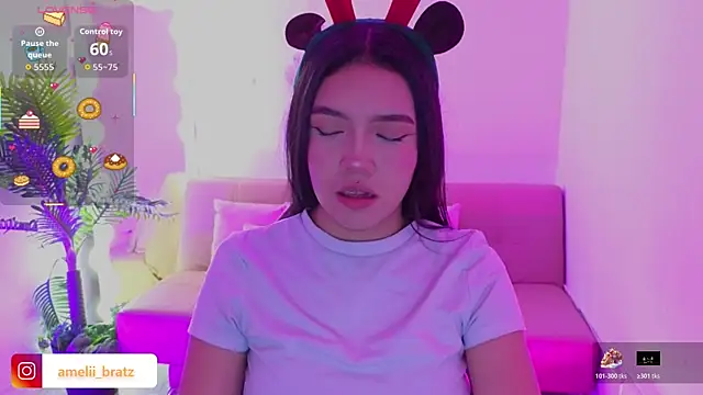 Snapshot of Ameliiaa_tay chatting on 11/23/25, 11:43 Ameliiaa tay online show from 11/23/25, 11:43