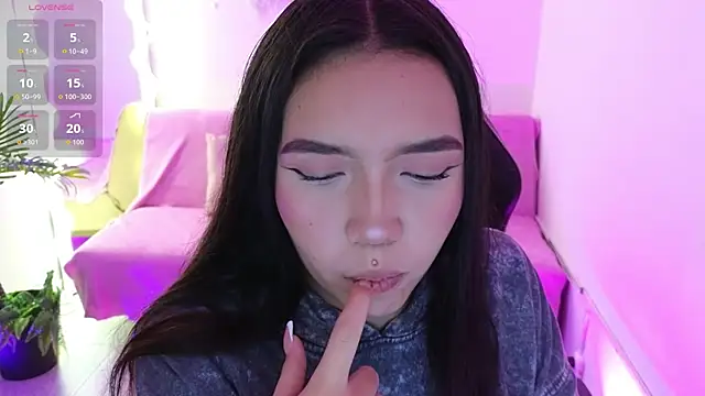 Snapshot of Ameliiaa_tay chatting on 11/25/25, 11:43 Ameliiaa tay online show from 11/25/25, 11:43