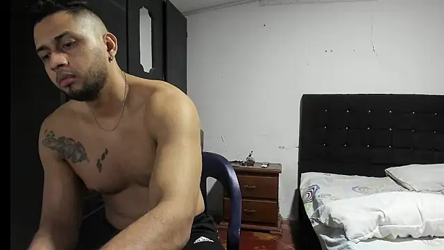 Snapshot of Ryan_xc1 chatting on 11/05/25, 02:22 Ryan xc1 online show from 11/05/25, 02:22