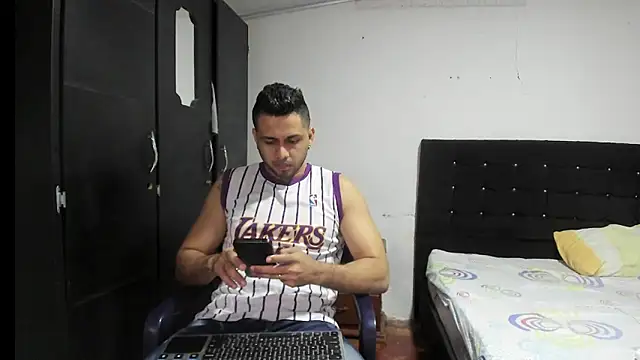 Snapshot of Ryan_xc1 chatting on 11/10/25, 08:08 Ryan xc1 online show from 11/10/25, 08:08