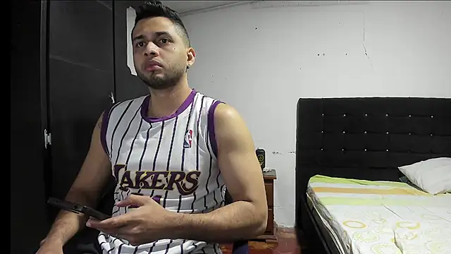 Snapshot of Ryan_xc1 chatting on 11/12/25, 02:23 Ryan xc1 online show from 11/12/25, 02:23