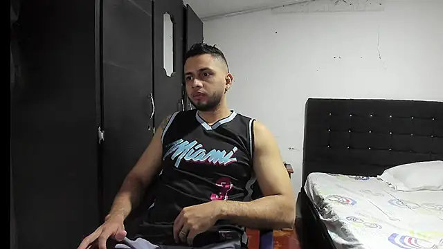 Snapshot of Ryan_xc1 chatting on 12/04/25, 02:21 Ryan xc1 online show from 12/04/25, 02:21