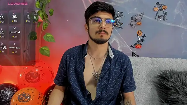 AaronFuentes7 online show from 10/12/25, 01:43