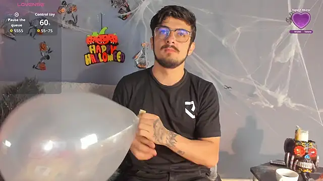 AaronFuentes7 online show from 10/19/25, 01:56