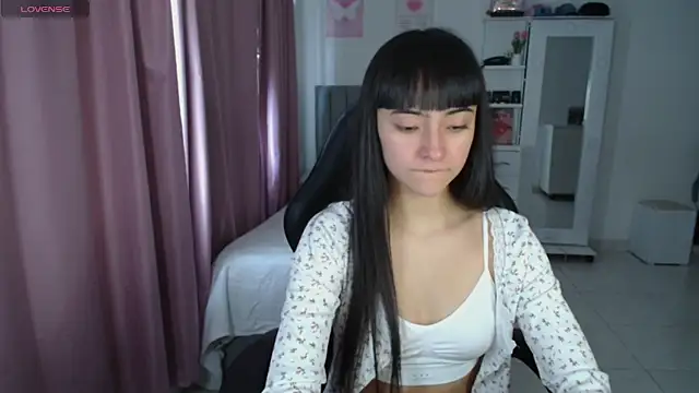 Snapshot of violetta_blackk chatting on 05/19/26, 04:35 violetta blackk online show from 05/19/26, 04:35