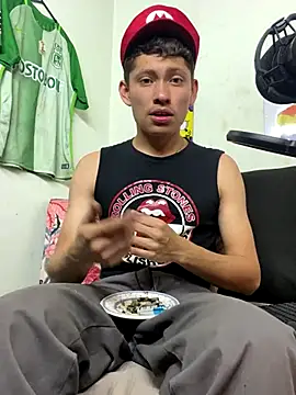 Snapshot of elfernh chatting on 09/29/25, 05:29 elfernh online show from 09/29/25, 05:29