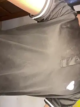 Snapshot of elfernh chatting on 10/01/25, 03:45 elfernh online show from 10/01/25, 03:45